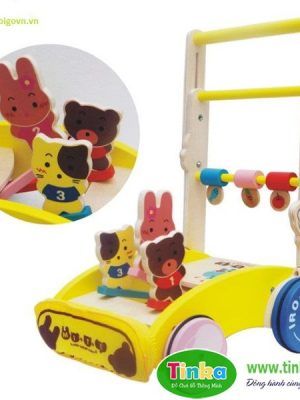 Xe bé tập đi