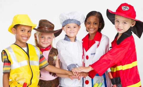 Vì sao nên cho bé chơi đồ chơi hướng nghiệp?