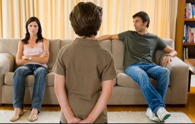 Những điều cấm kị bố mẹ không nên thể hiện trước trẻ