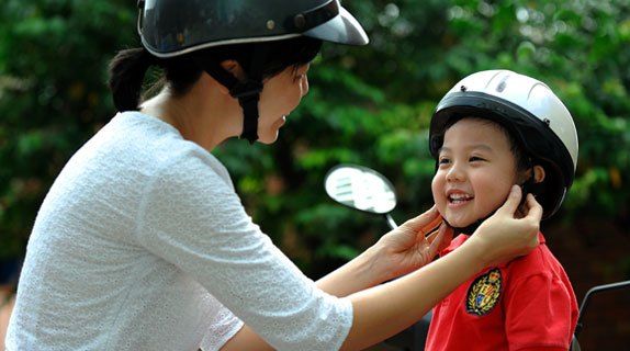 Dạy trẻ luật giao thông vì bạn không thể mãi bên con!