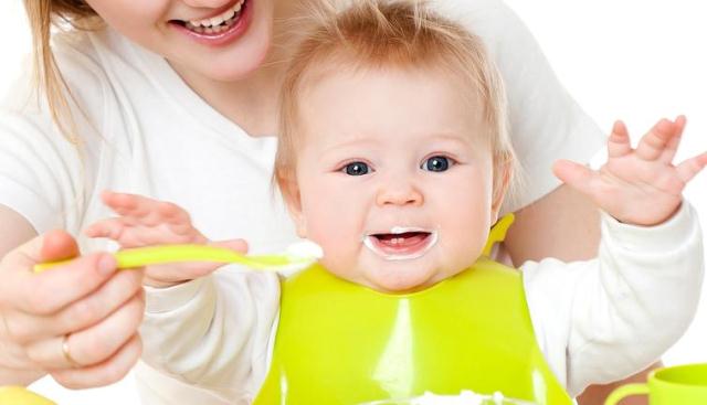 khi-nao-cho-be-an-sua-chua-1