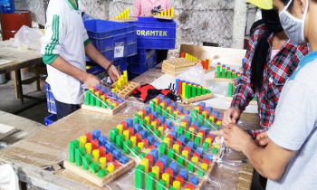 tinka đồ chơi bằng gỗ